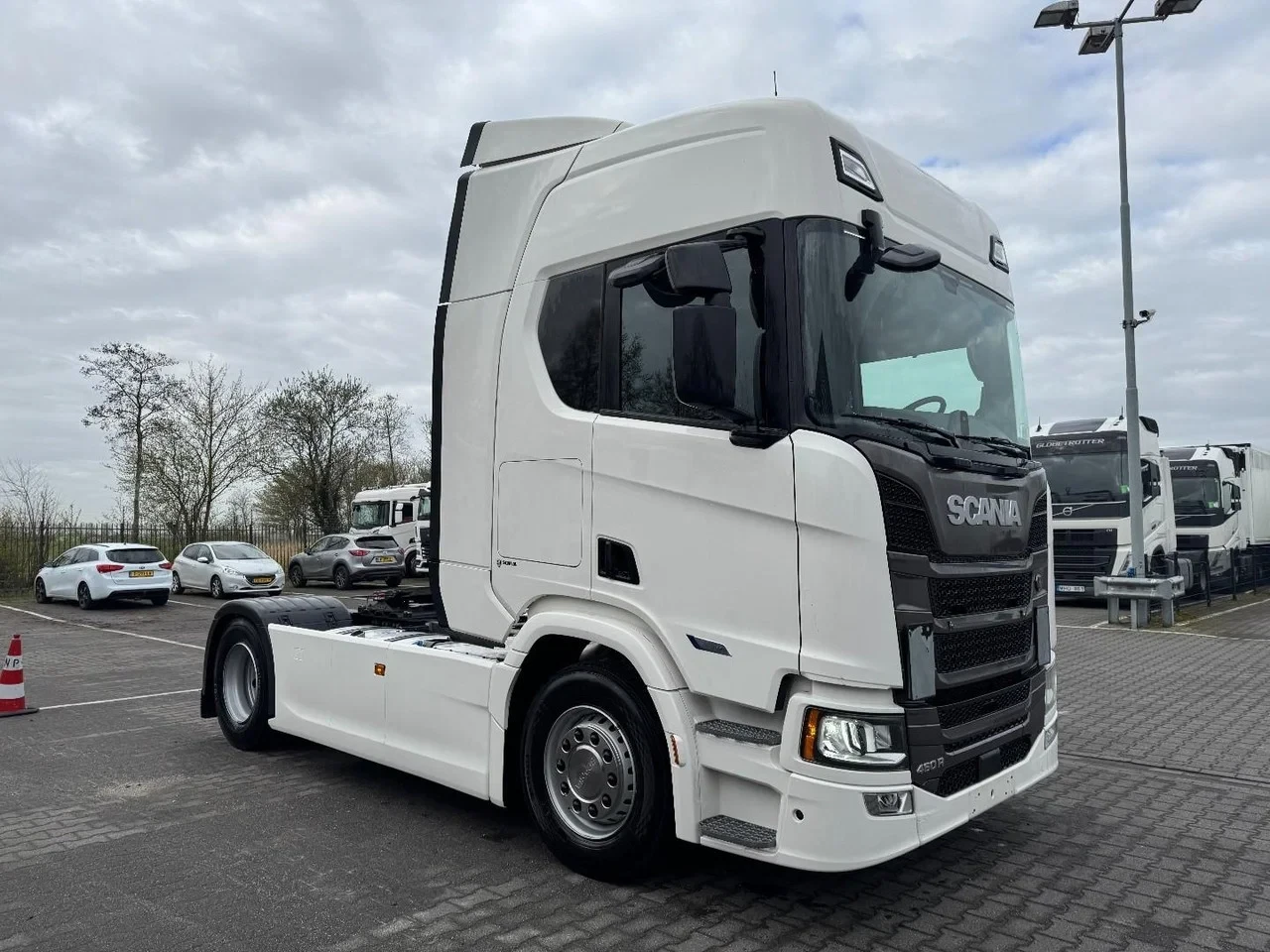 Scania R R460 super,i park cool ,retarder,2tanks,sideskirts low km leasen
