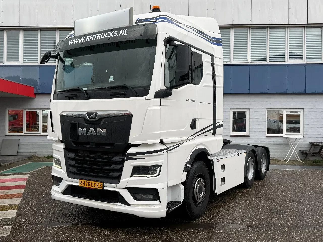 MAN TGX 26.510 6X2 EURO 6 + SLIDING DISH RHT20348 leasen