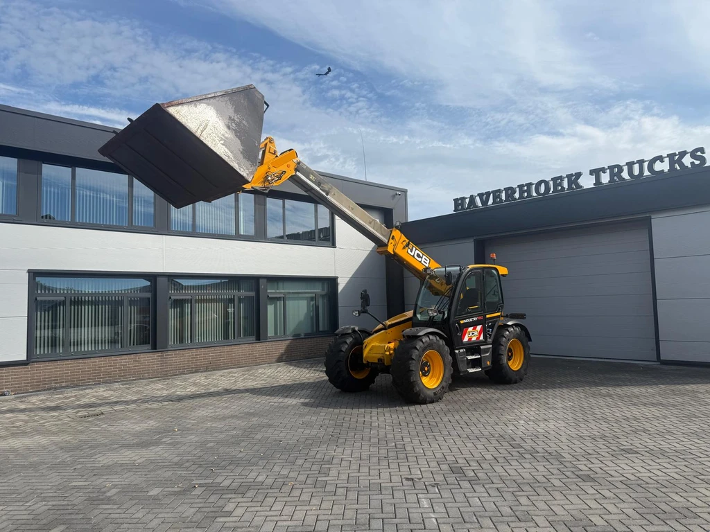 JCB 542-70 | Industry Pro (130HP) | Air conditioning | All Hydraulic lines | 40 kmh Road registration | Tüv Till: 04-2027 | Pallet forks & Bucket | leasen