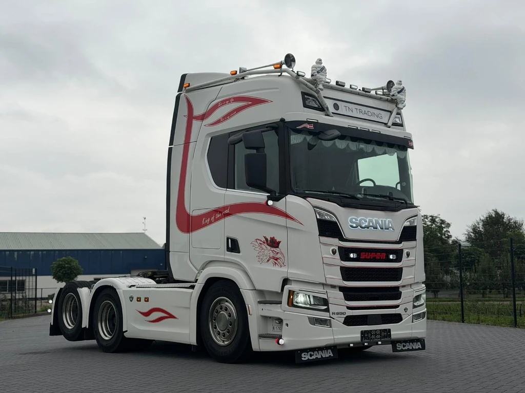 Scania R650 V8 2.95 WB, VOLLUCHT, SHOW INTERIEUR, PTO/HYDRAULIEK, AUDIO, RETARDER, LED. leasen