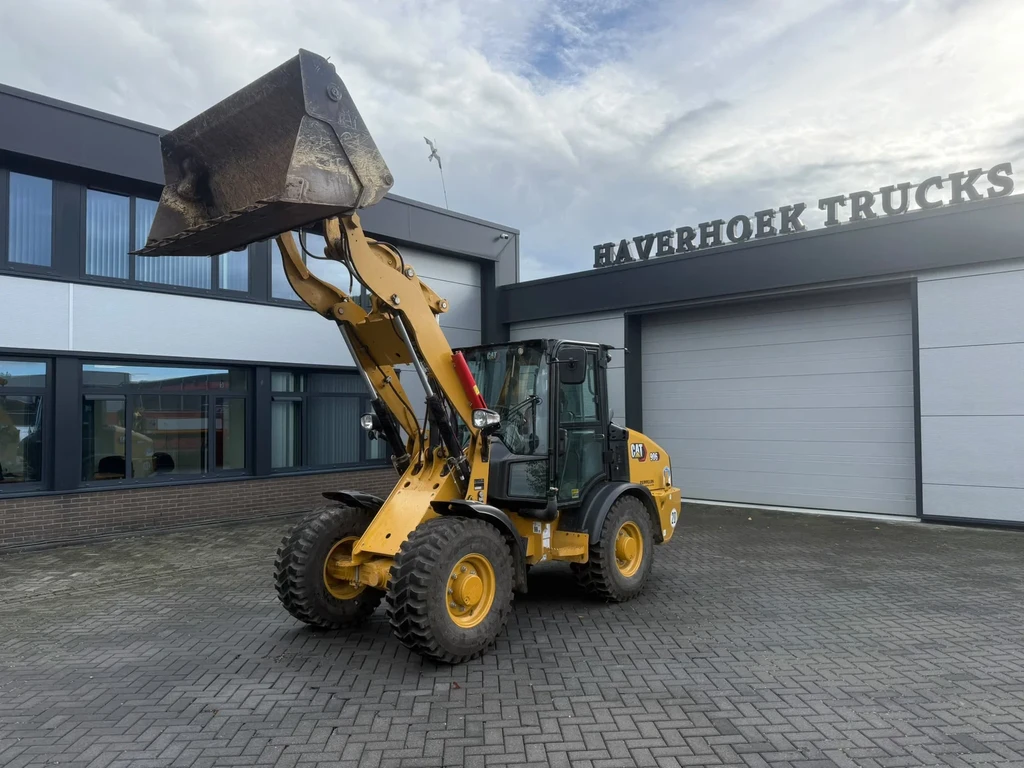 Caterpillar 906 | With pallet forks | With Folding bucket | 356 Hours | 2023 | leasen