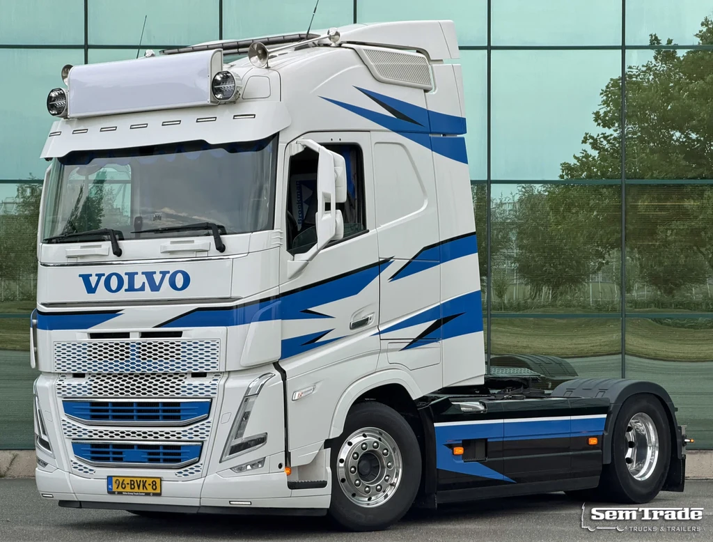 Volvo FH 13.500 GLOBETROTTER ONLY 312.000 KM DYNAMIC STEERING FULL AIR 2x TANKS SUPER CONDITION NL-TRUCK leasen