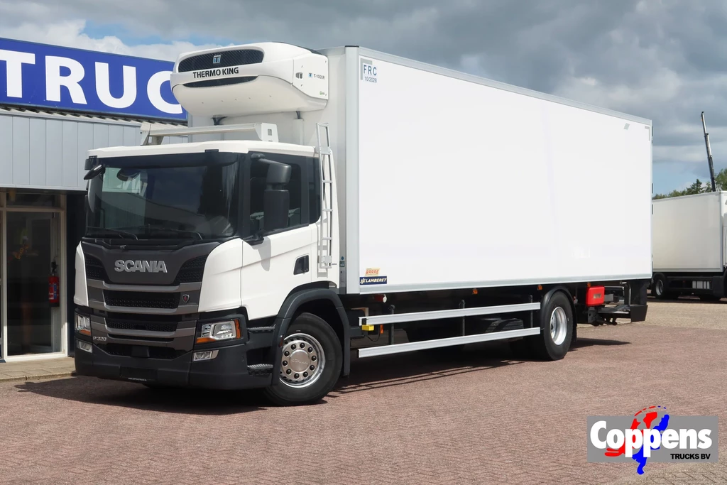 Scania P P320 Koel/Vries Bakwagen + Dhollandia 2000KG leasen