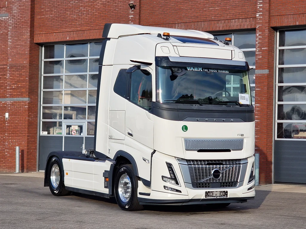 Volvo FH 16.700 Globetrotter 4x2 - NEW - Retarder - I parkcool - Alloy wheels - Mirror cams - leasen
