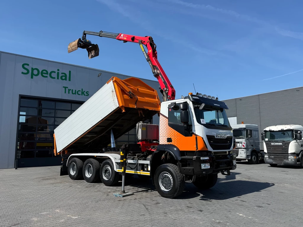 Iveco Trakker 8x6 / 3 Zijdige PN kipper / Palfinger Epsilon Q170 (easy fold) leasen