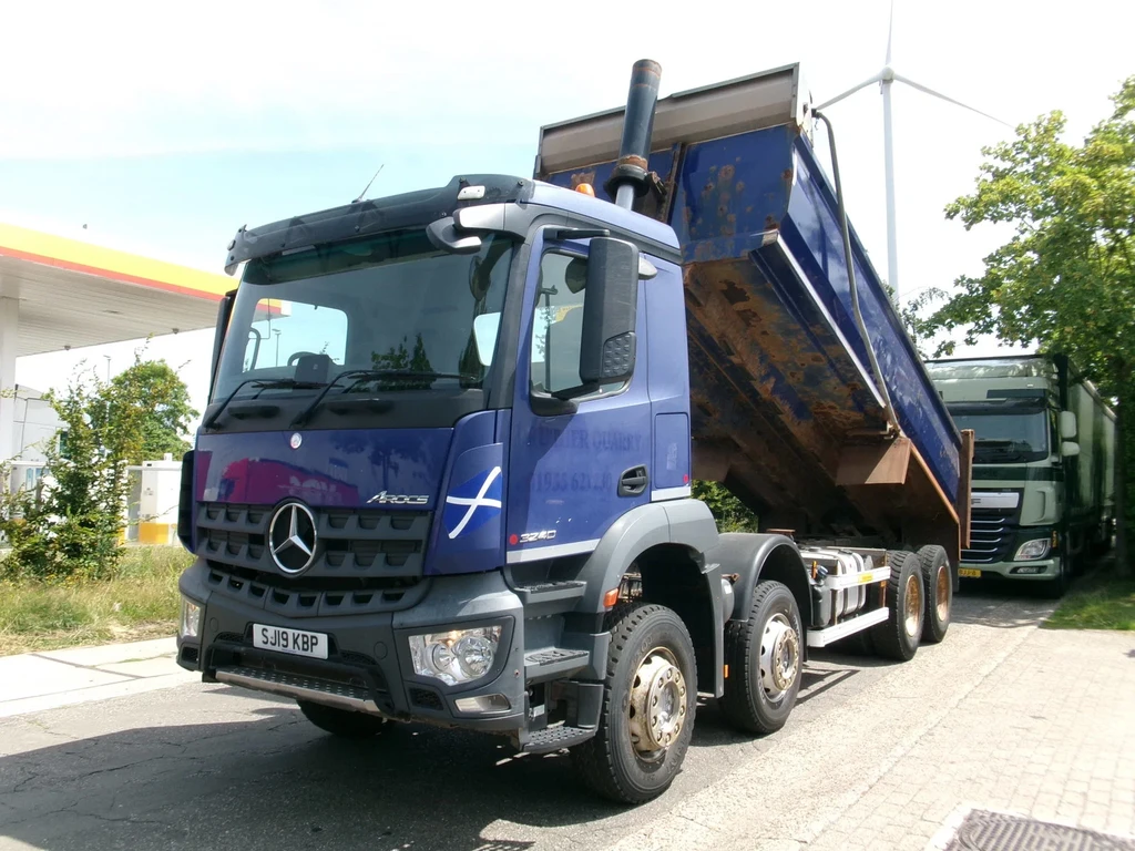 Mercedes-Benz Arocs 3240 8X4 KIPPER leasen