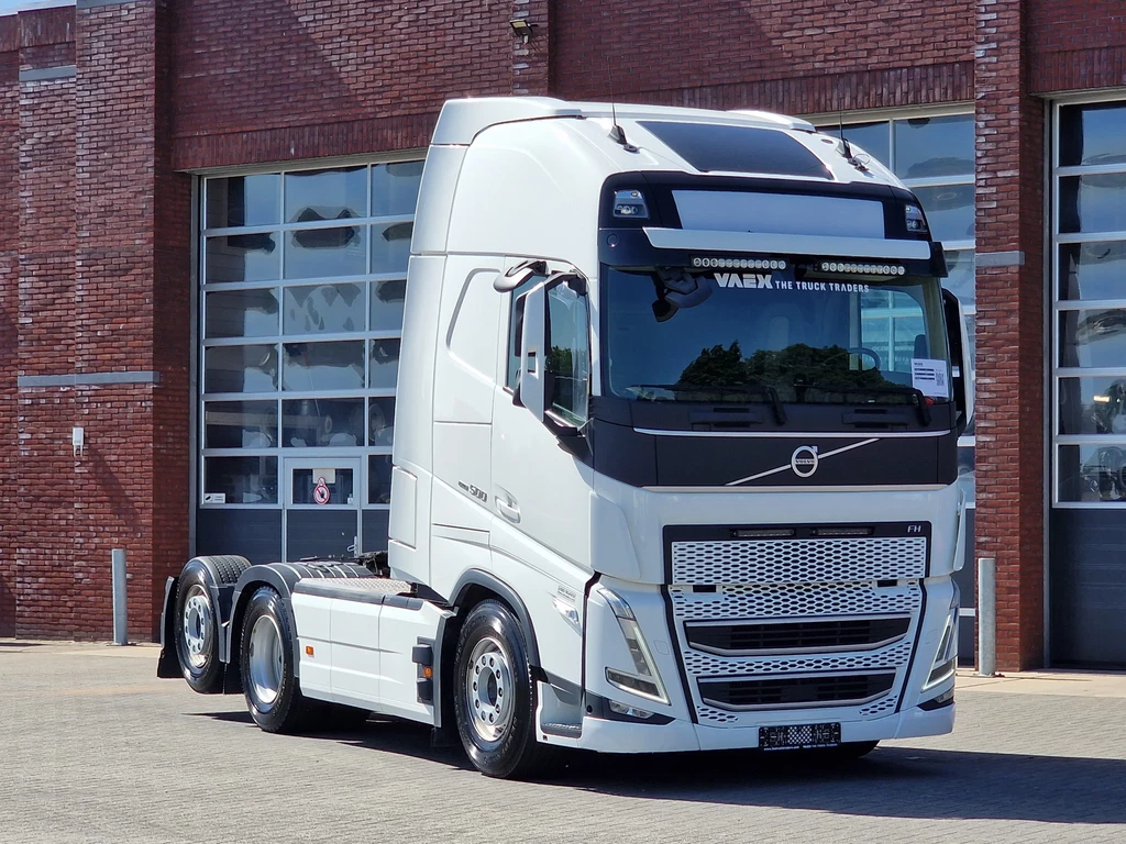 Volvo FH 13.500 Globetrotter XL 6x2 - Retarder - Full air - Leather - Camera leasen