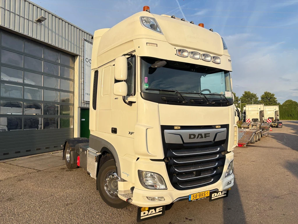 DAF XF480 light bar, SSC, Warning lights on the roof leasen
