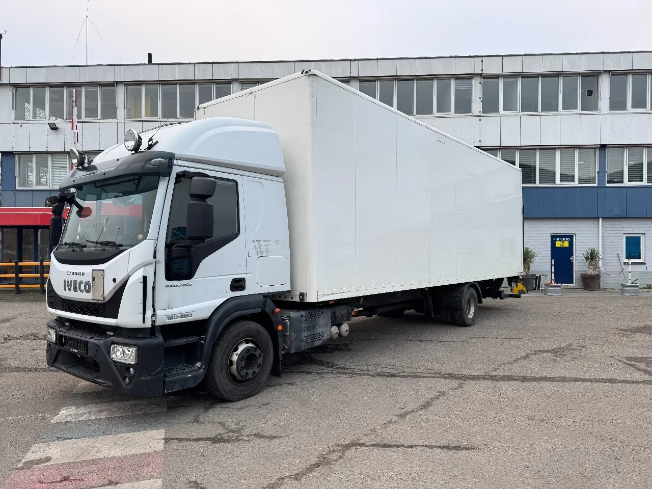 Iveco Eurocargo 160 280 4X2 CLOSED BOX ZEPRO 2000 KG leasen
