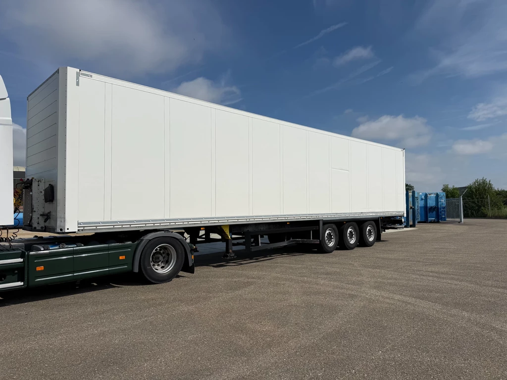 Schmitz Cargobull Iso kasten trailer / 2tons klep / Liftas leasen