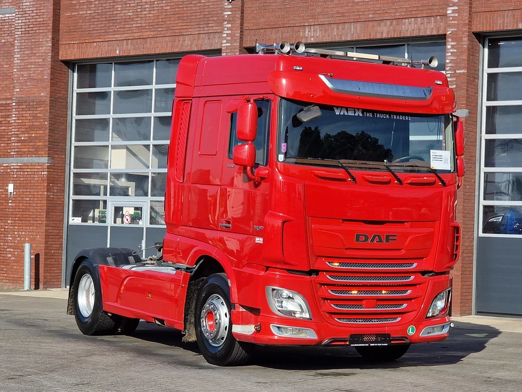 DAF XF 530 SpaceCab 4x2 - Retarder - PTO/Hydraulic - Full air - Leather - Fridge leasen