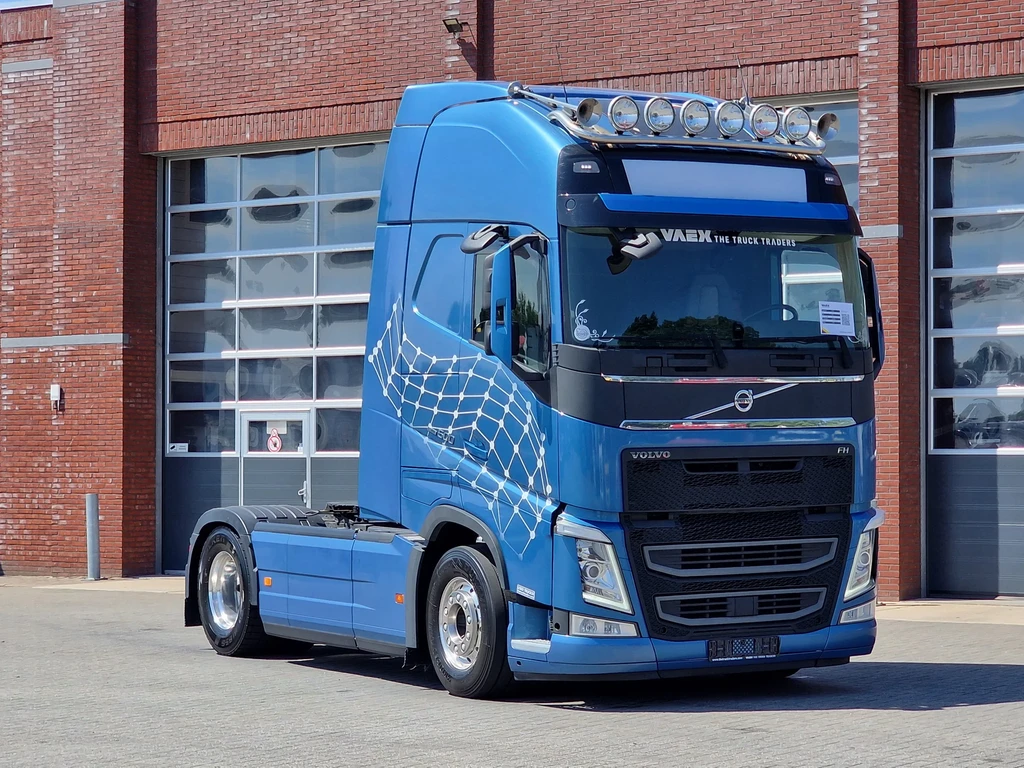 Volvo FH 13.500 Globetrotter XL 4x2 - I parkcool - Full air - Leather - 2x tank leasen