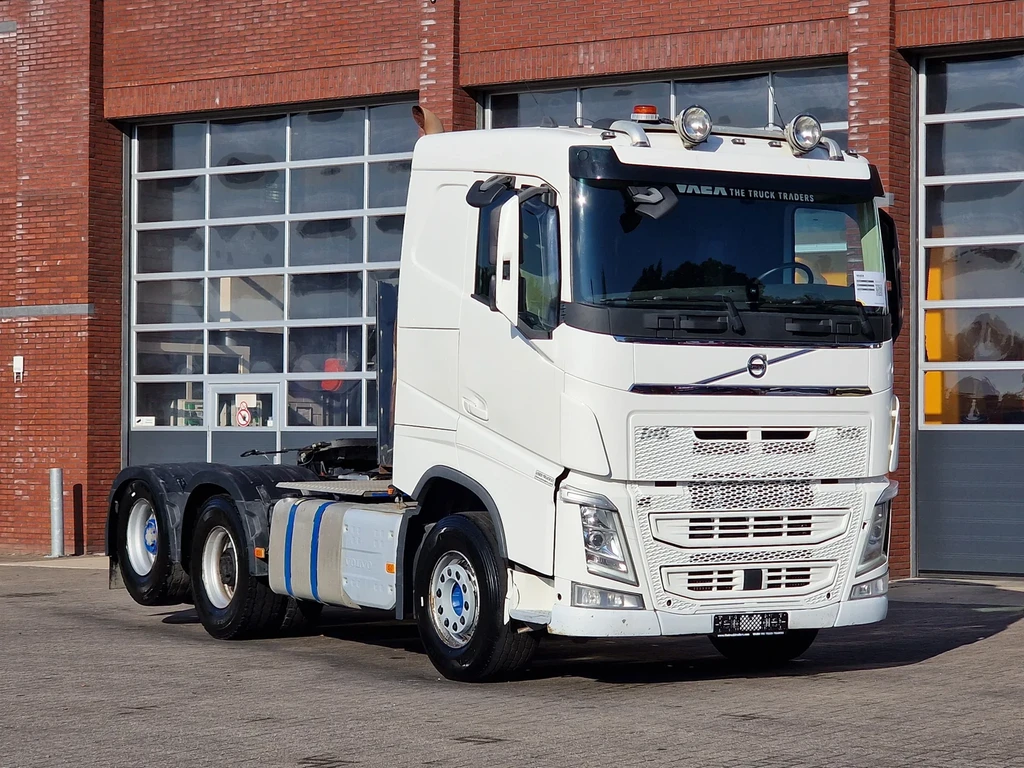 Volvo FH 540 Lowroof 6x4 - Lift axle - Retarder - PTO/Hydraulic - HUB reduction - Full air leasen