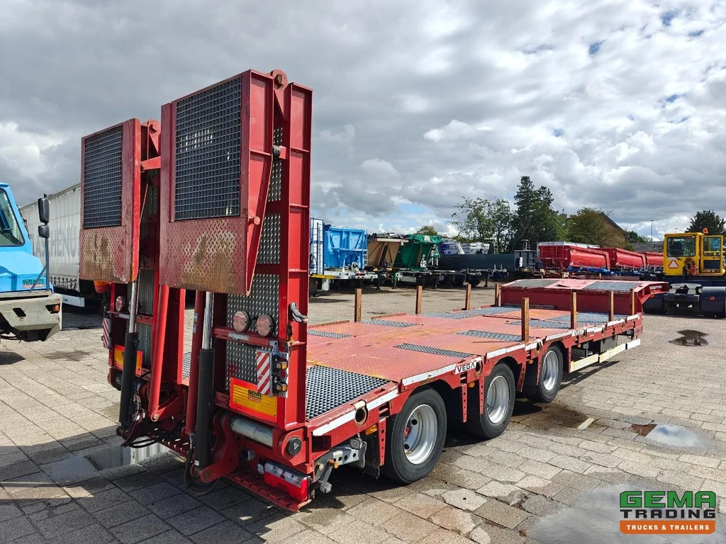 Wega Vega3 12m SemiDieplader - 1,8m UitschuifBaar - Hydraulisch Dek - HydraulischeRampen - NaloopAs + LiftAs - 07/2027 APK leasen