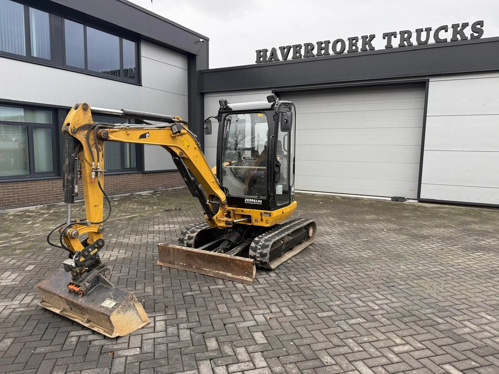 Caterpillar 302.7 Powertilt | 1331 Hours | Year: 2019 | 3x bucket | leasen