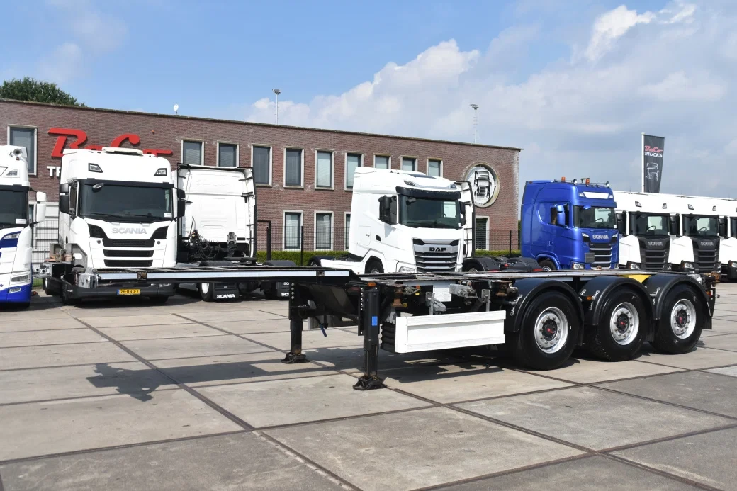 Renders F08FJ3HWSA EURO 800 - 2 x EXTENDABLE - SAF AXLES - LIFT AXLE - DISC BRAKES - TOP CONDITION - leasen
