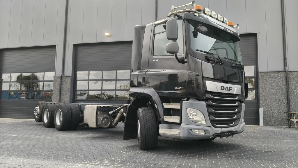 DAF CF 480 2022 - 8X4 TRIPPLE - 185000KM - ENGINE AND GEARBOX PTO - TRAILER COUPLING leasen