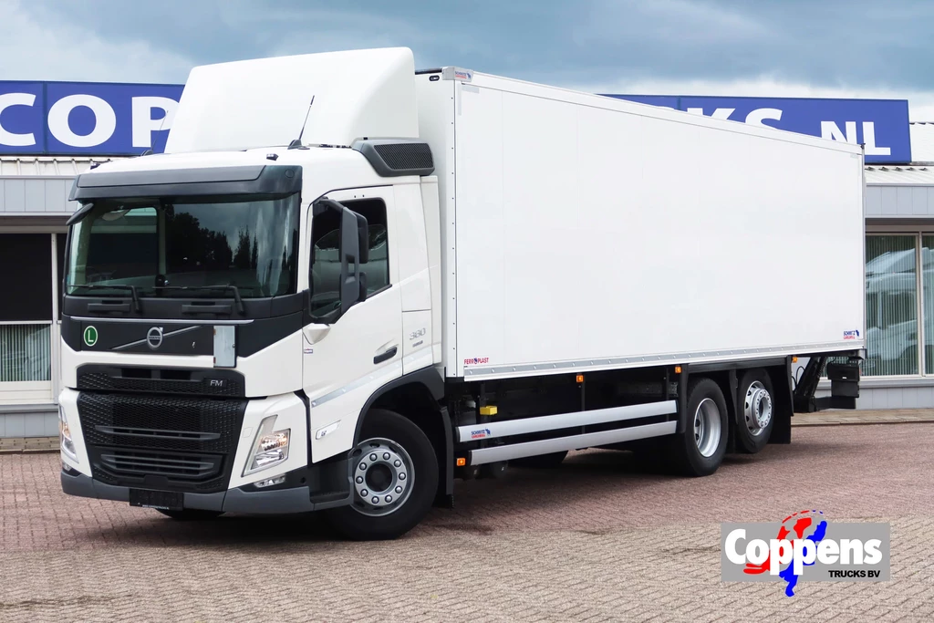 Volvo FM 380 6x2 Geisoleerde bakwagen +Klep 2.000 kg met rolstops leasen