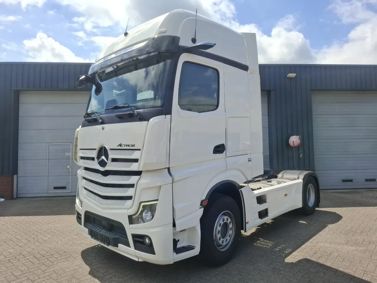Mercedes-Benz Actros 1945 GIGASPACE 4X2 42745 leasen