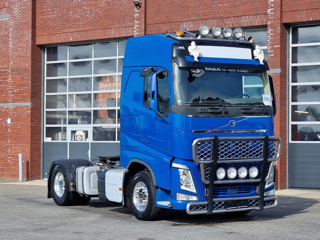 Volvo FH 13.500 Globetrotter 4x2 - PTO/Hydraulic - Navi - Alloy wheels - Fridge leasen
