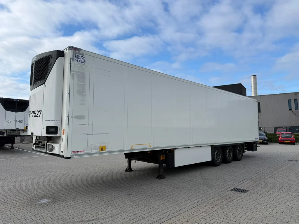 Schmitz Cargobull Carrier Vector HE19MT Multi Temp Liftas leasen