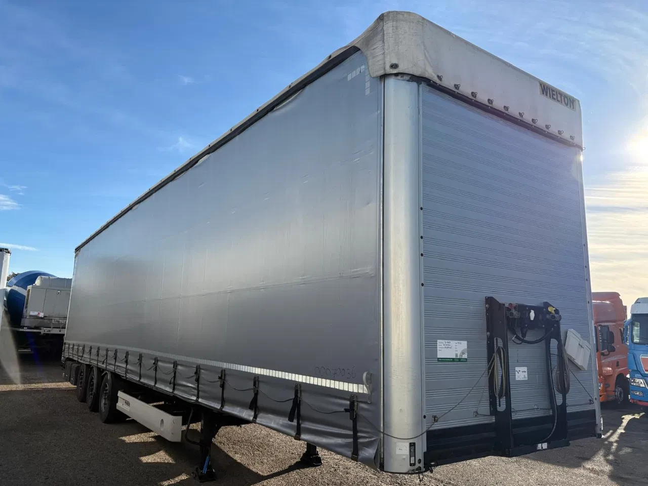 Mega Mega volume 100 m3, Edscha curtainside SAF-Discbrakes Nieuwstaat leasen