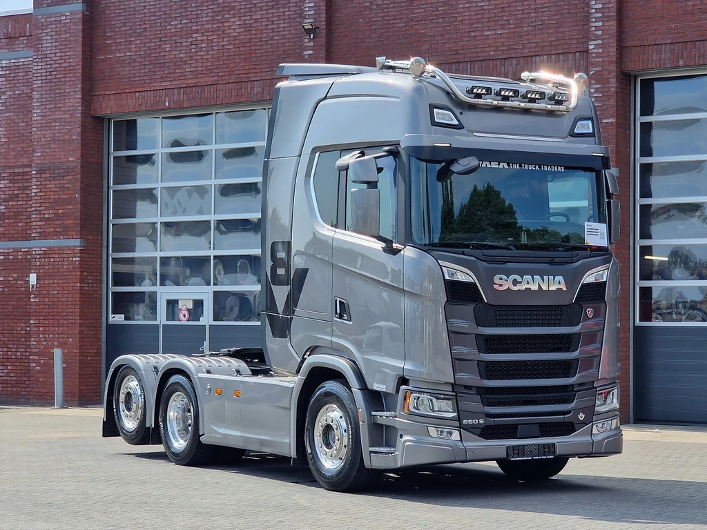 Scania S 660S V8 NGS Highline 6x2 - Retarder - Full air - Leather - Led - Alloy wheels leasen