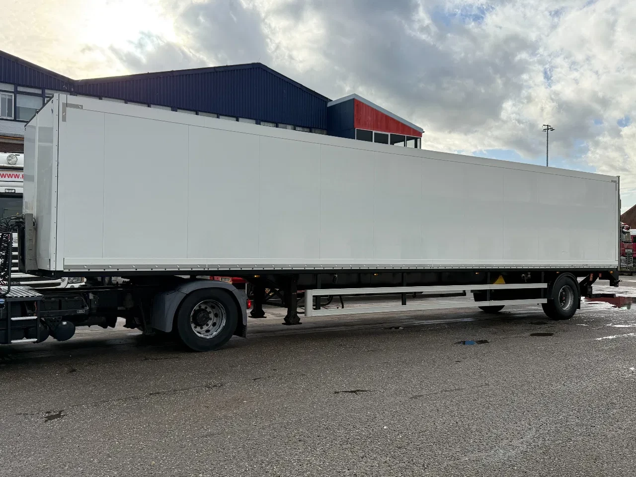 Trailer S110S + STEERING AXLE + LIFT 2.000 KG ZEPRO + REMOTE leasen