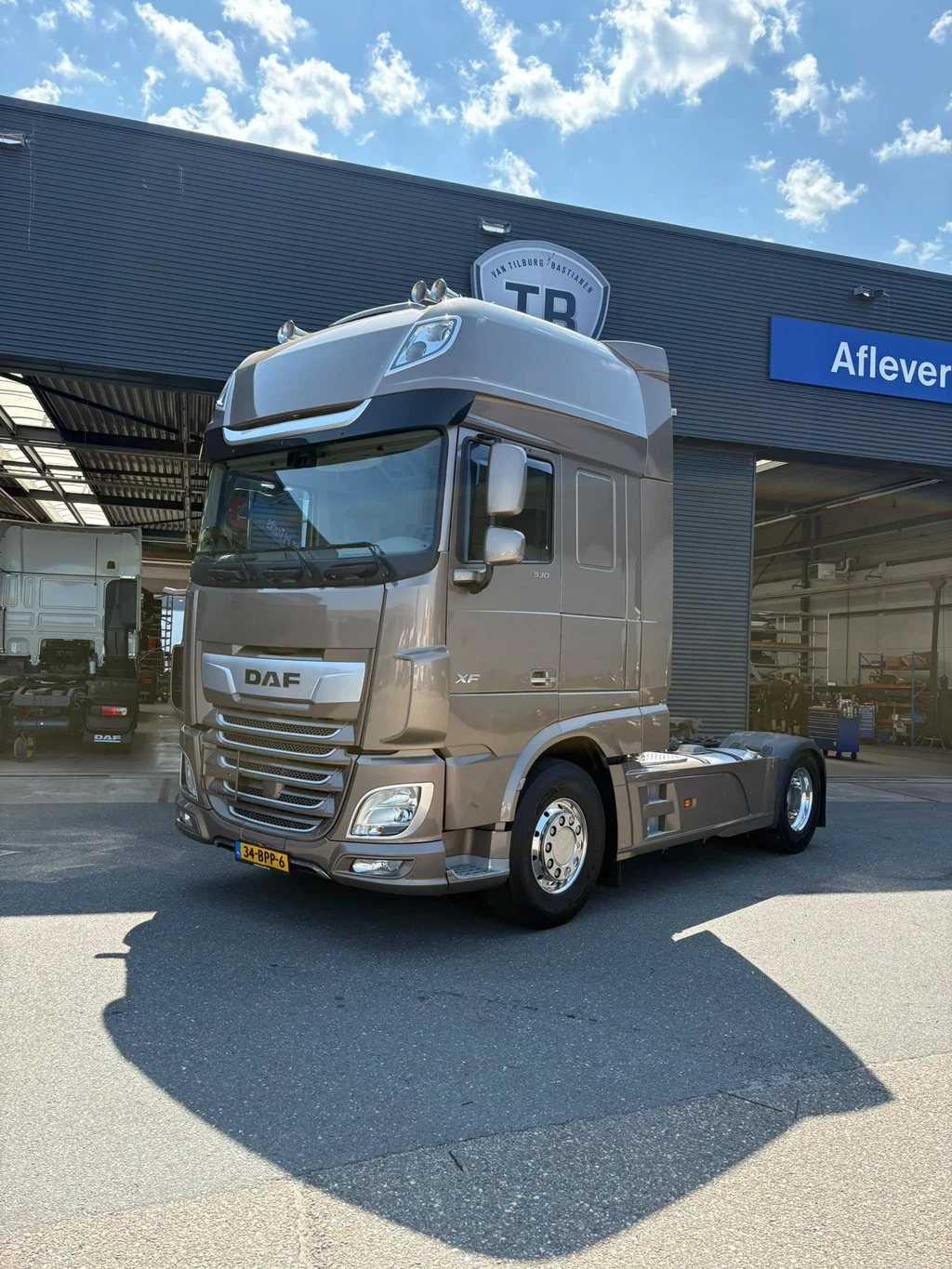 DAF XF 530 FT, Super Space Cab, TACHO V2, With Hydraulics, APK/TUV 07-2027 leasen