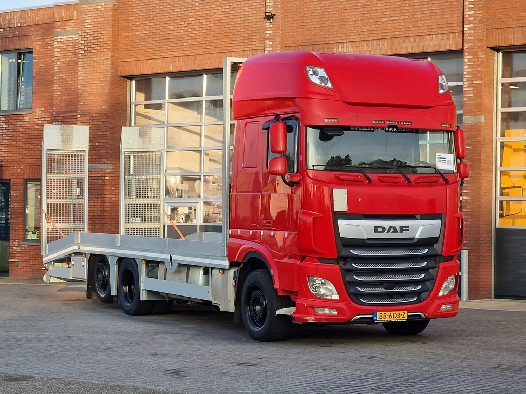 DAF XF 530 SuperSpacecab 6x2*4 - New Flatbed - Ramps - Full air - Dutch truck leasen