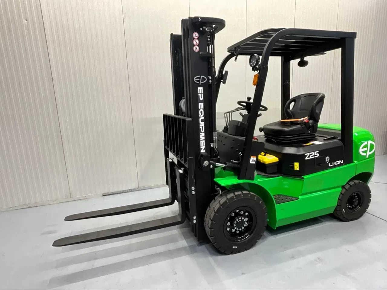 Ep Vorkheftruck EFXZ-251 - 4,8M - Triplex - Freelift - Sideshift leasen