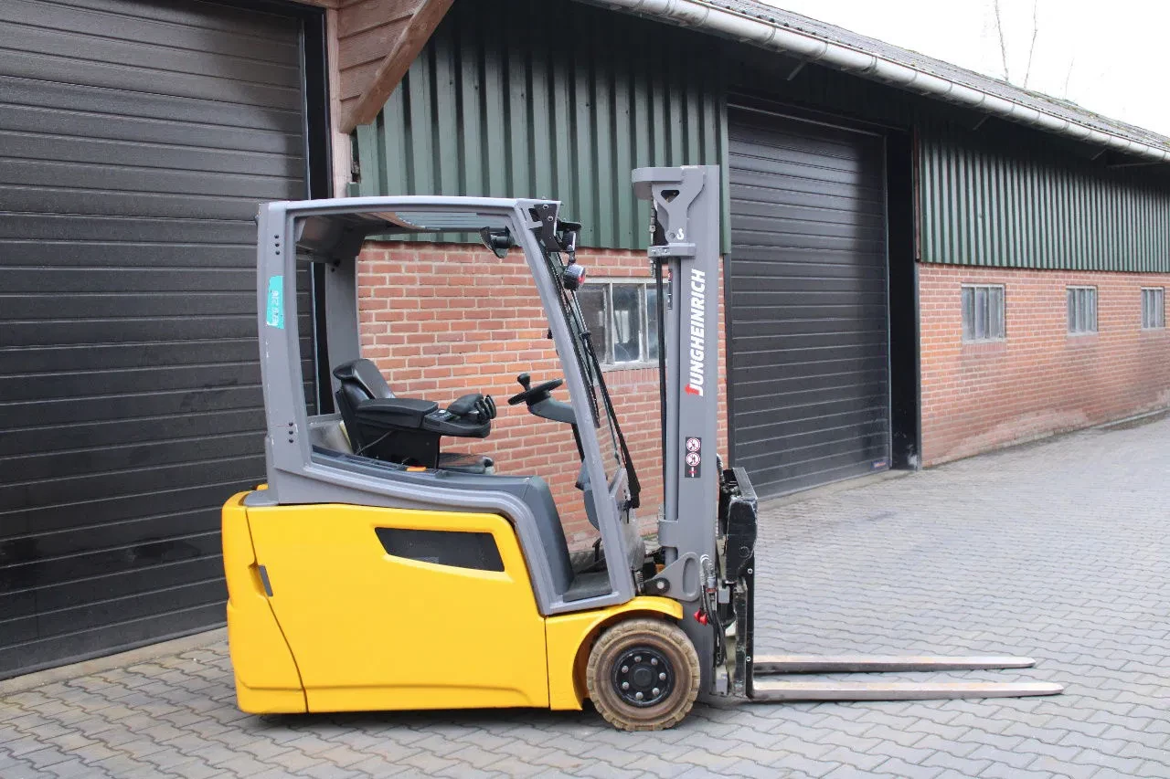 Jungheinrich EFG216 heftruck elektrische triplex lepelversteling sideshift leasen