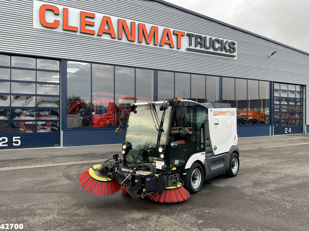Mathieu MC 210 Azura Flex Euro 6 Stage 5 with 3-rd brush leasen