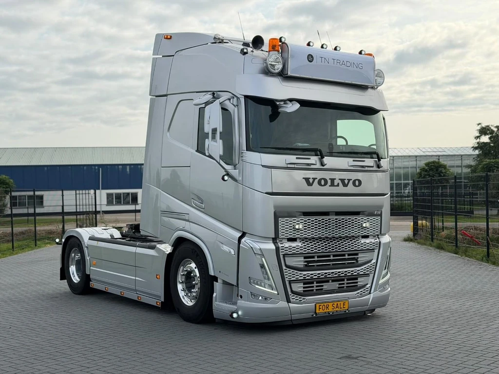 Volvo FH 500 SHOW, VOLLUCHT, ALCOA VELGEN, LAGE KM STAND, LEDEREN STOELEN. leasen