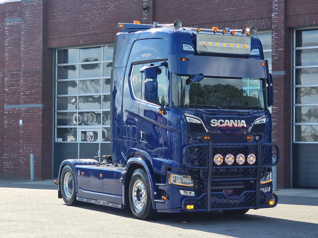 Scania S 660S V8 NGS Highline 4x2 - Full spec - Like new - PTO/Hydraulic - Retarder - Leather - Bull bar leasen