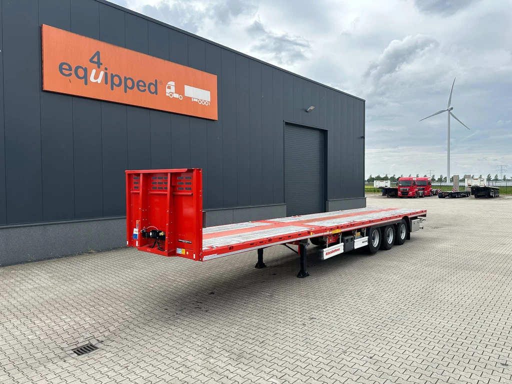KAESSBOHRER new and unused Heavy-Duty flatbed / 690cm extendable / steering axle / lift axle / twistlocks / timberstakes / NL-trailer / APK: 04-2027 leasen