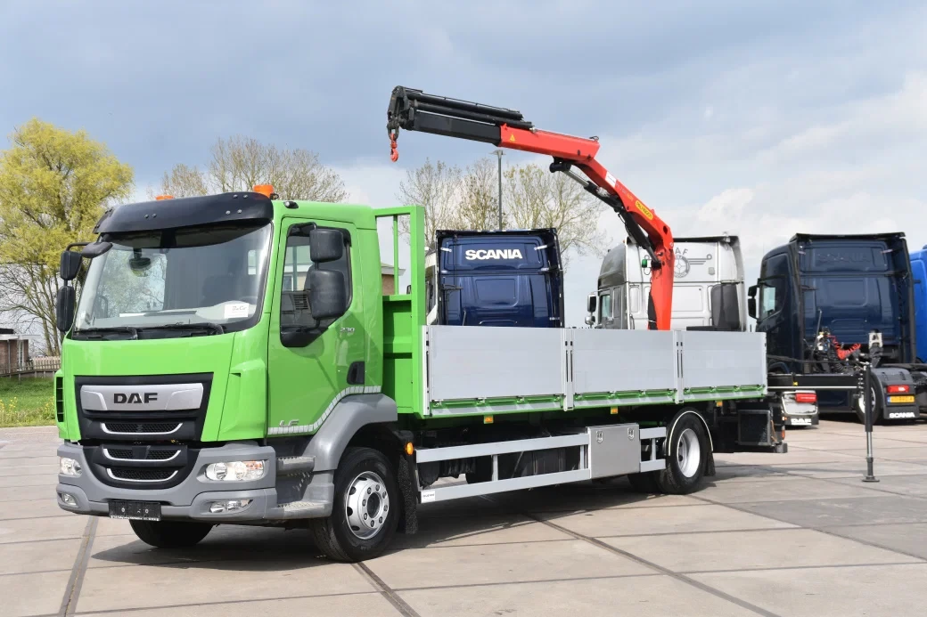 DAF LF 230 4x2 + PALFINGER PK 7.501 SLD5 - AS GOOD AS NEW - ONLY 46 TKM - 3 SEATS - WHEELBASE: 535 CM - CAMERA - REMOTE CONTROL - leasen