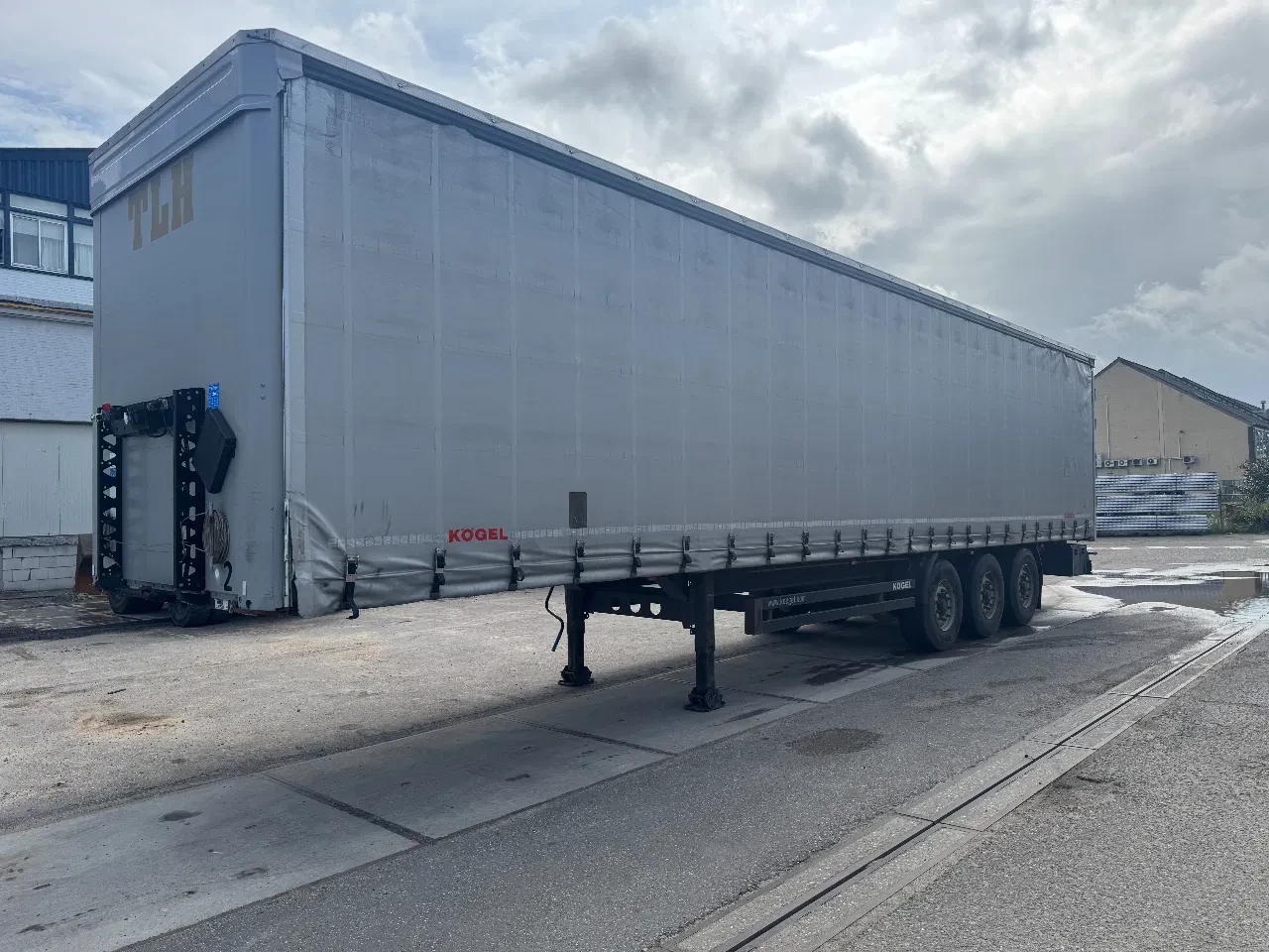 Kögel S24 / 3X BPW AXLE + SLIDING ROOF leasen