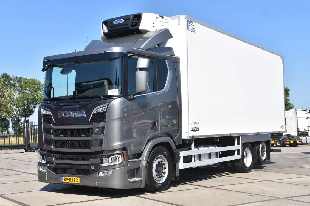 Scania R R530 V8 NGS 6x2*4LB + CARRIER SUPRA 550 - SUPER - LIKE NEW - ONLY 71 TKM - NEW TACHO - FULL AIR - PARK. AIRCO - WHEELBASE: 475 CM - LED - leasen